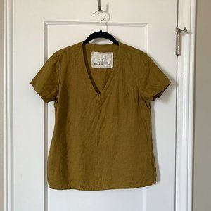 notPERFECTLINEN Fitted V-Neck Tee in Olive